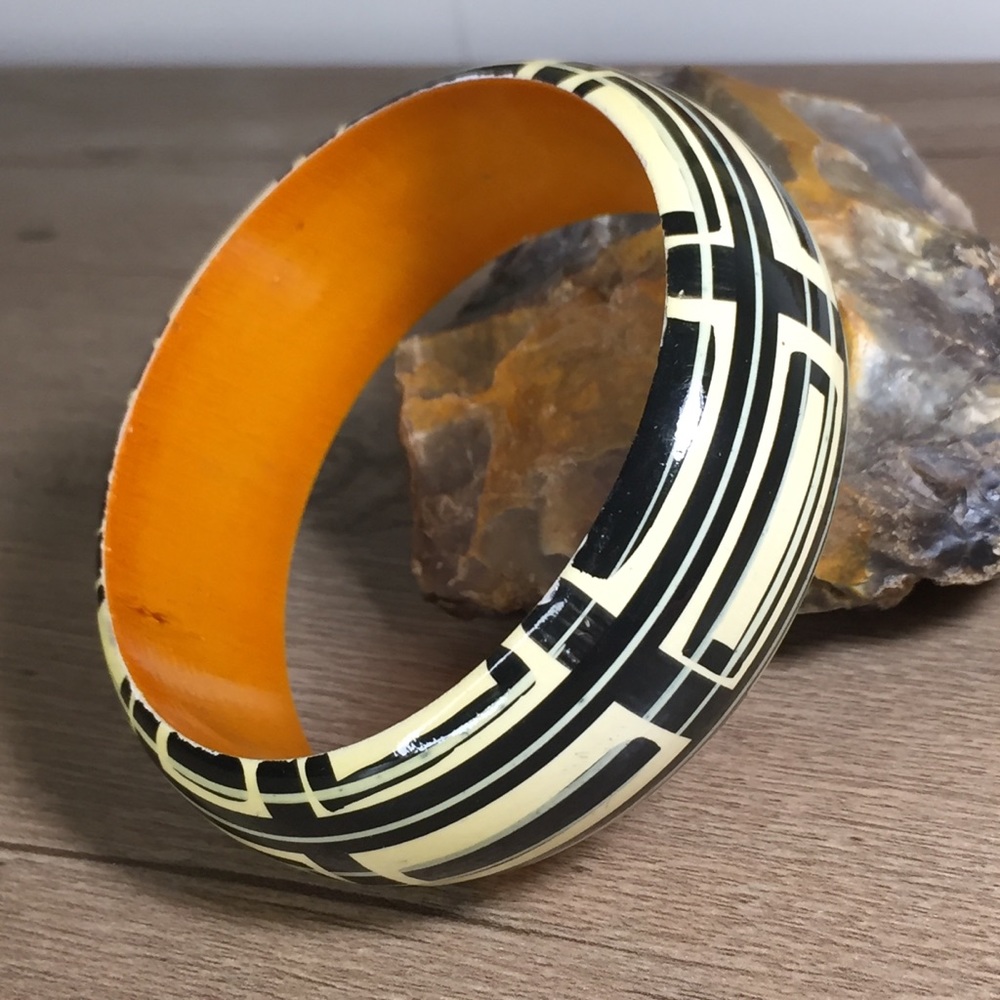 Vintage Mod Design Bangle Bracelet - Picture 2 of 9